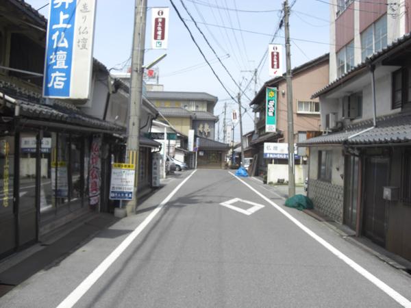 七曲がりの仏壇街